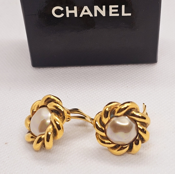 Chanel Clip on Earrings - Picture 3 of 11